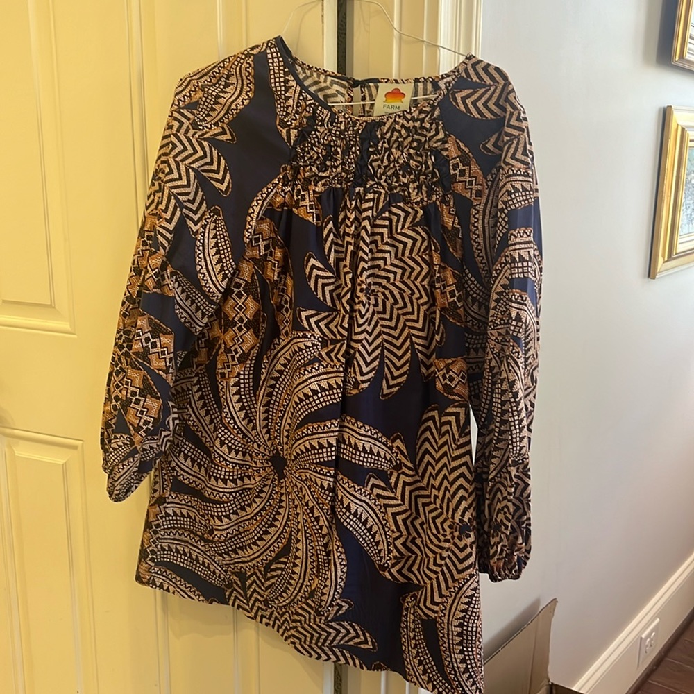 Farm RIO, size M, has been hemmed above knee, I’m 5’2”. Worn twice.